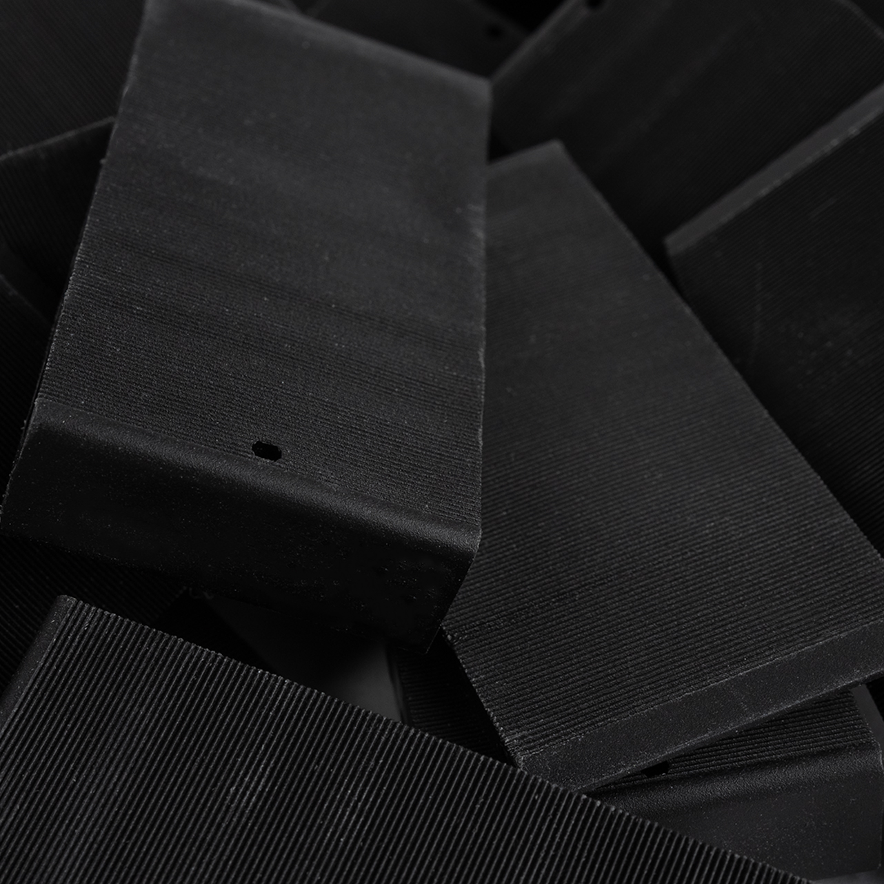 Kunststof Wiggen 100 x 45 x 18 mm Zwart - 50 Stuks, foto 4 van 4
