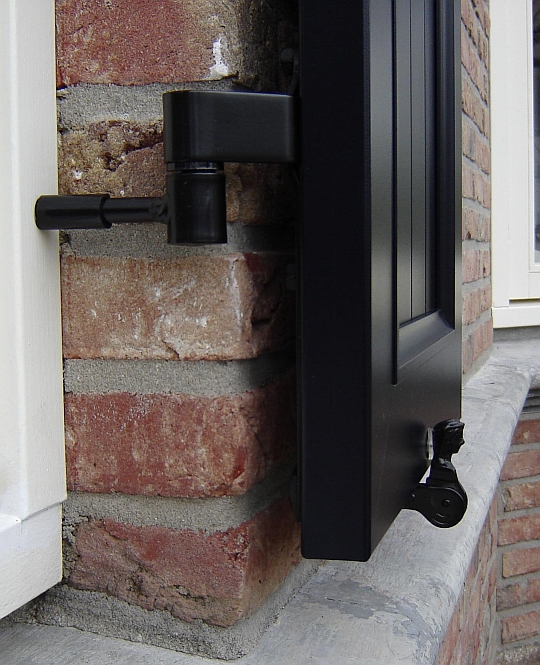 Luikvastzetter Zwart 120 mm, foto 3 van 3