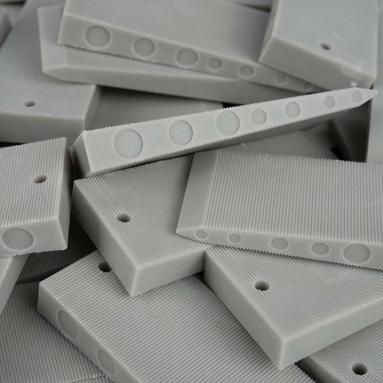 Kunststof Wiggen 70x30x10mm Grijs - 100 stuks, foto 4 van 4