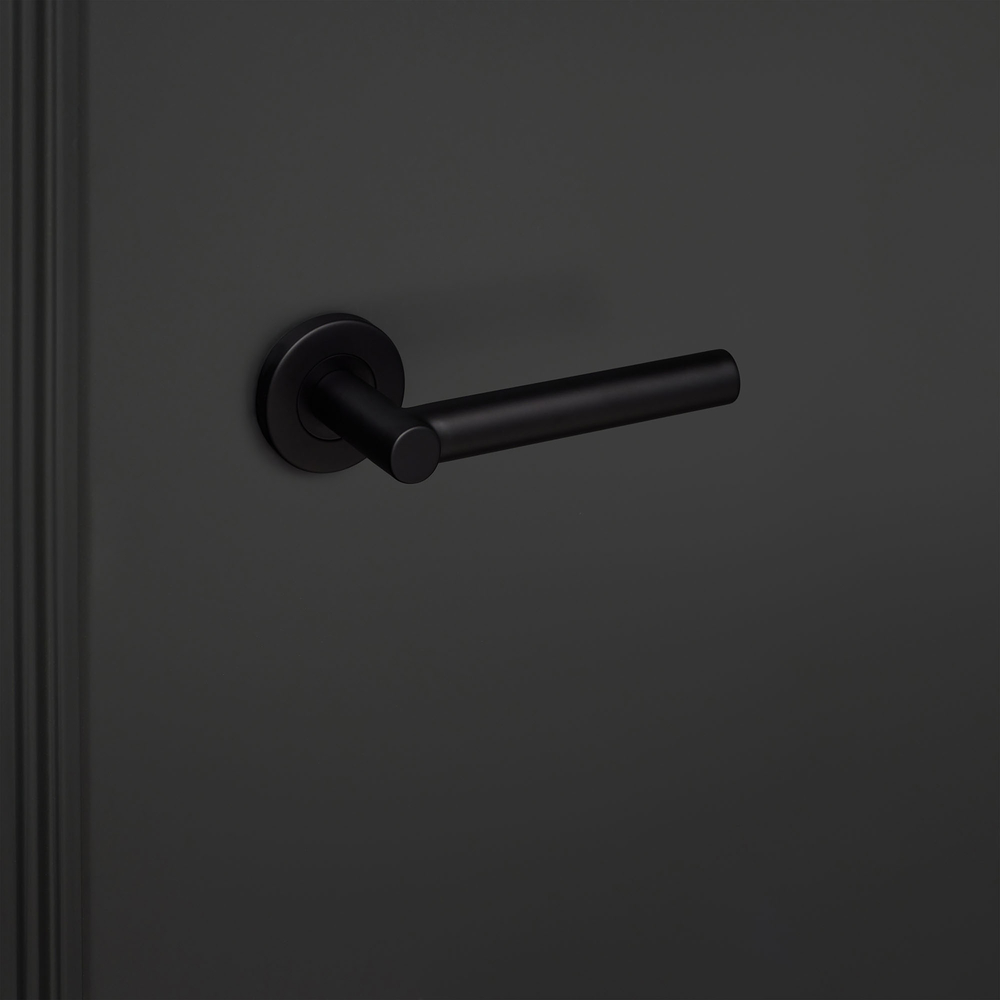 Grosetto_zwart_rond_rozet_zwarte_deur