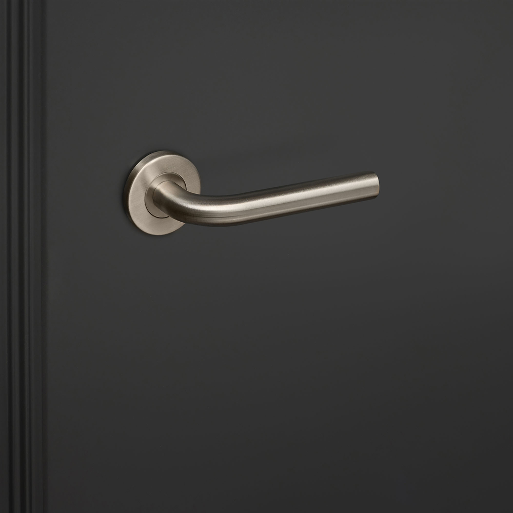 Oristano_rvs_rond_rozet_zwarte_deur