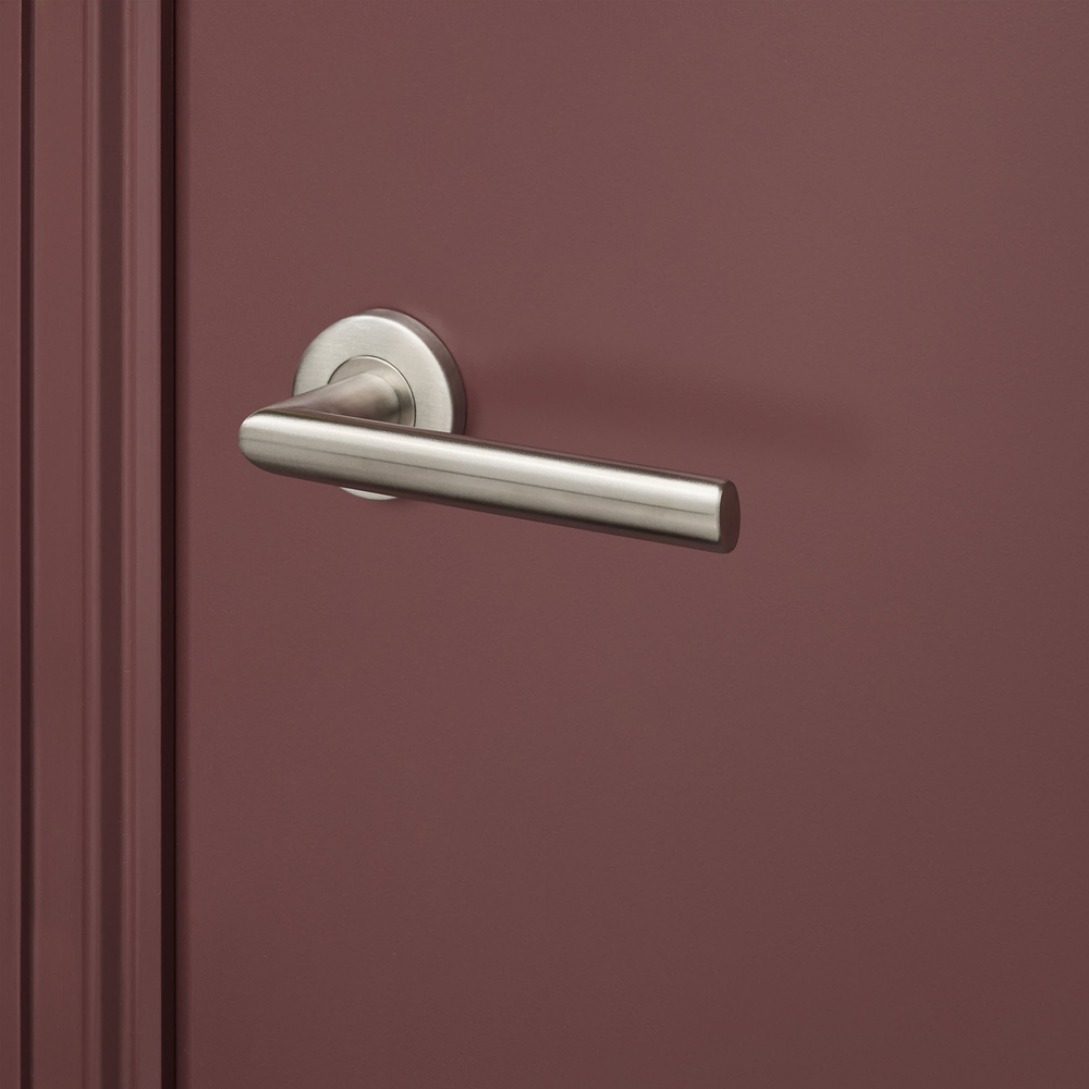 Ragusa_rvs_rond_rozet_bordeaux_deur