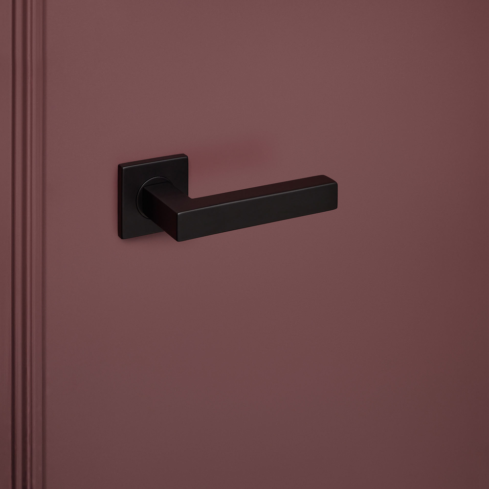 Viterbo_zwart_vierkant_rozet_bordeaux_deur_1_