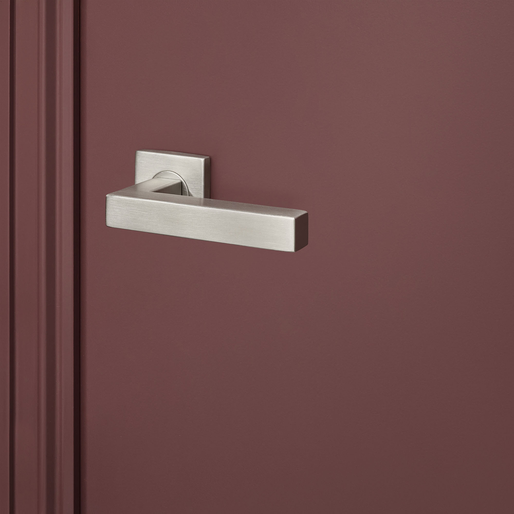 Viterbo_rvs_vierkant_rozet_bordeaux_deur