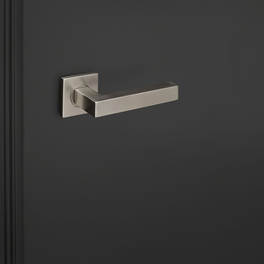 Viterbo_rvs_vierkant_rozet_zwarte_deur