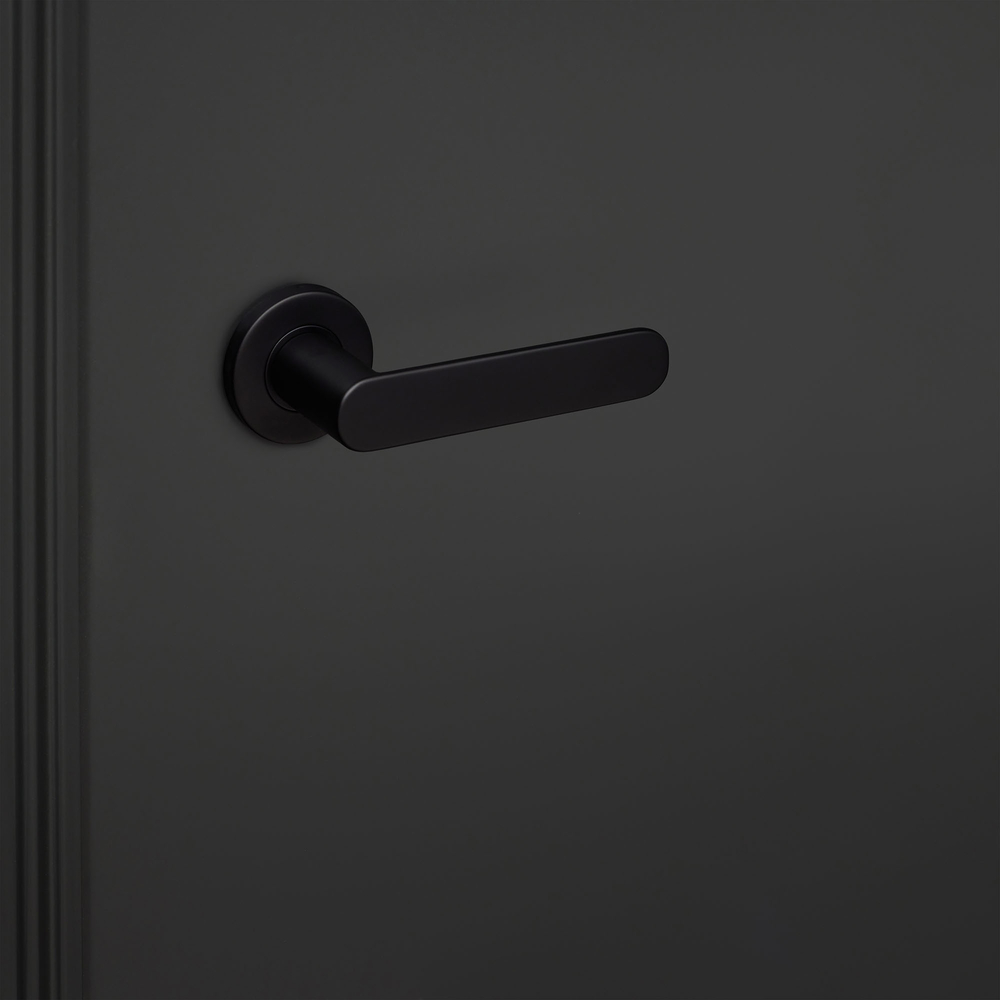 Novara_zwart_rond_rozet_zwarte_deur