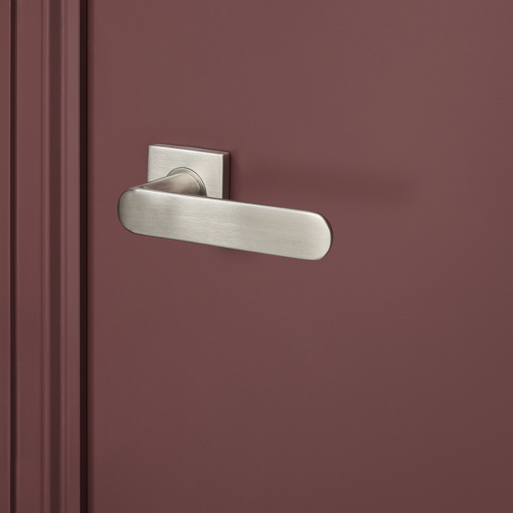 Novara_rvs_vierkant_rozet_bordeaux_deur