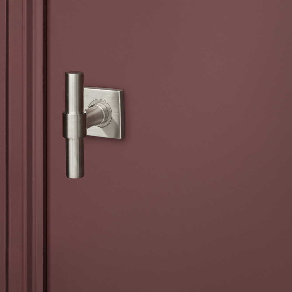 Pesaro_rvs_vierkant_rozet_bordeaux_deur