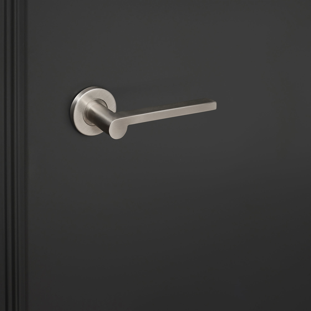 Caserta_rvs_rond_rozet_zwarte_deur