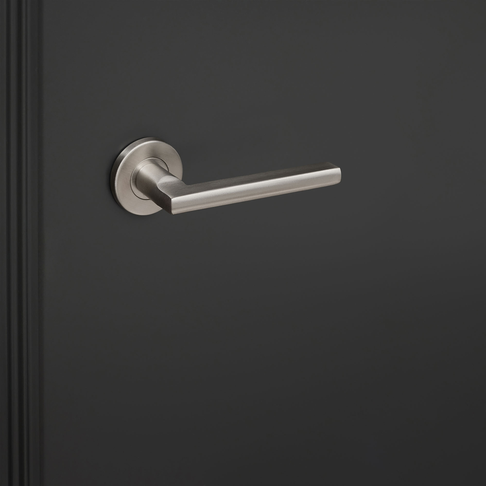 Teramo_rvs_rond_rozet_zwarte_deur