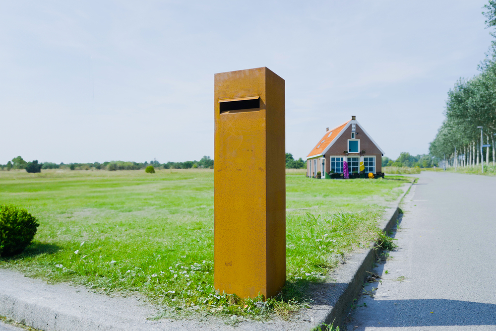 Cortenstaalbrievenbusinvoortuin