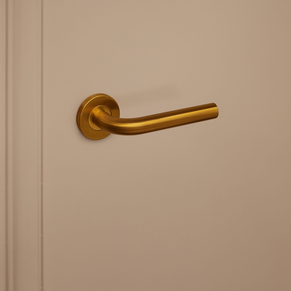 Oristano_goud_rond_rozet_donkerbeige_deur