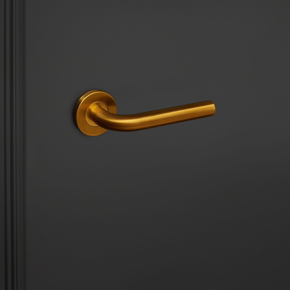 Oristano_goud_rond_rozet_zwarte_deur