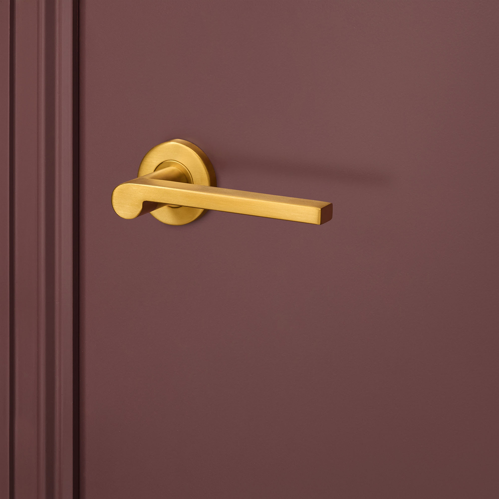 Caserta_goud_rond_rozet_bordeaux_deur