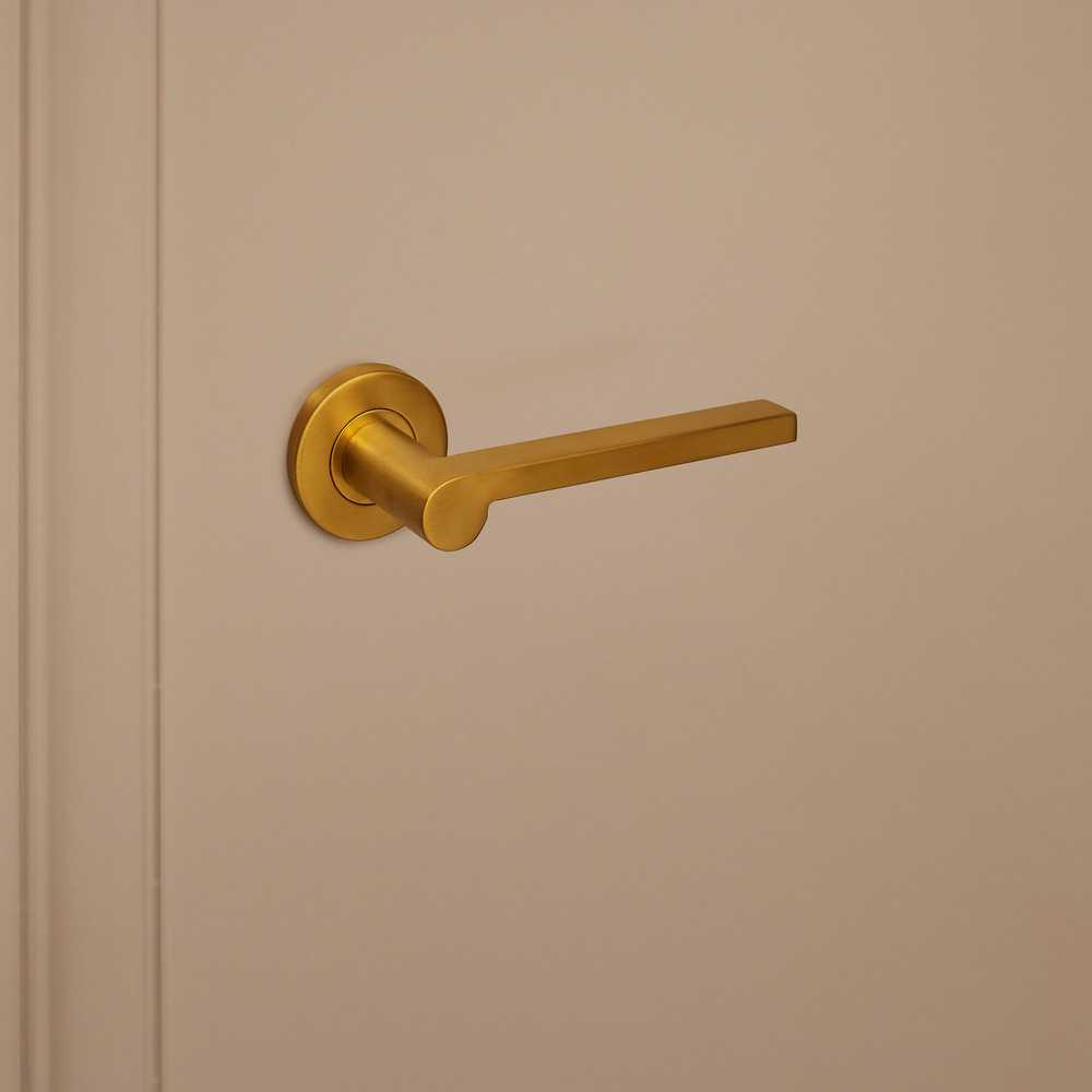 Caserta_goud_rond_rozet_donkerbeige_deur