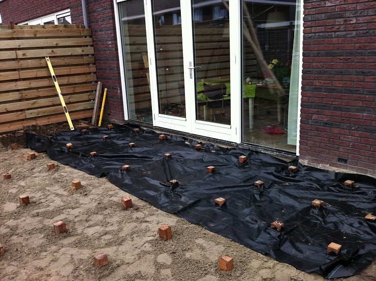 worteldoek_aanbrengen_vlonder_terras