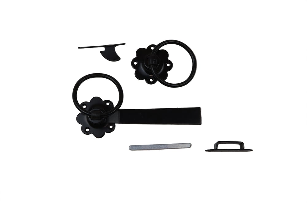 poortbeslag_ringheksluiting_met_zwarte_hengen_recht_met_rustieke_punt_4