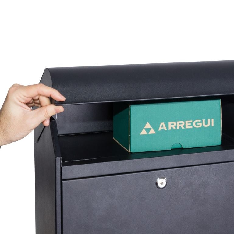 pakketbus_zwart_wovar_foto_2