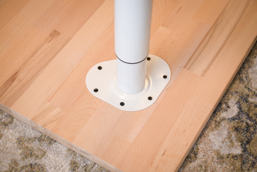 TafelpootVerstelbaarWitStaal_bevestiging