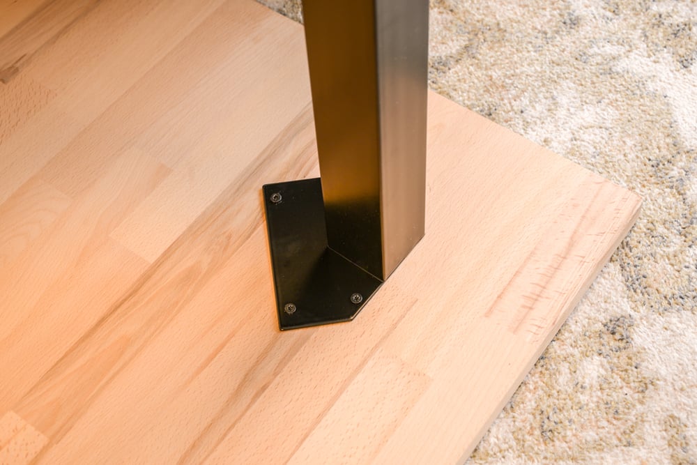 TafelpootZwartStaalVierkant_bevestiging