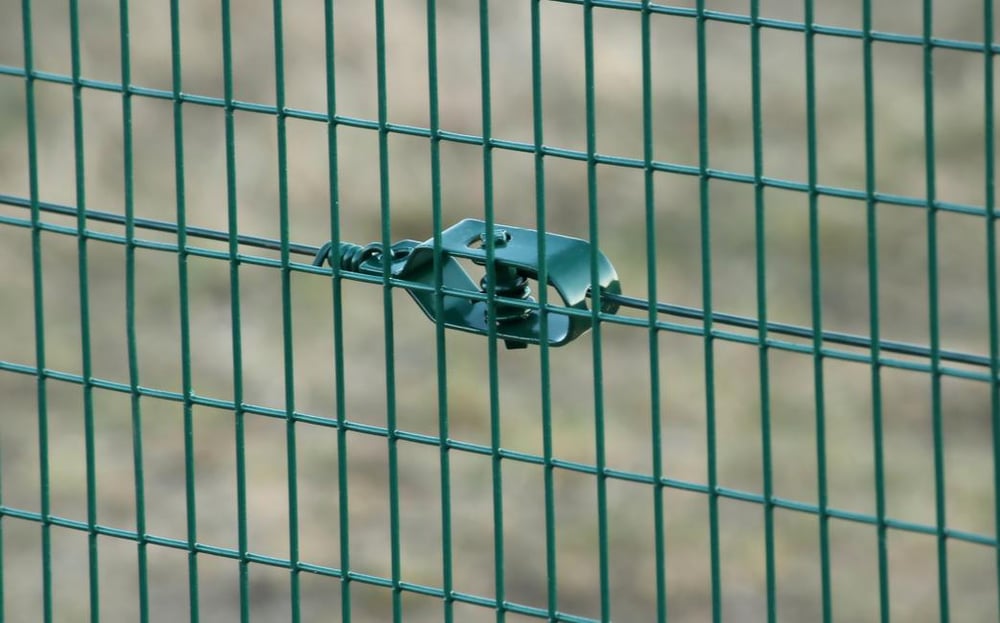 green_wire_tensioner_essential_to_your_fence_gowvx