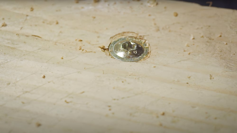 Tellerkopschroefgelekopinbalk