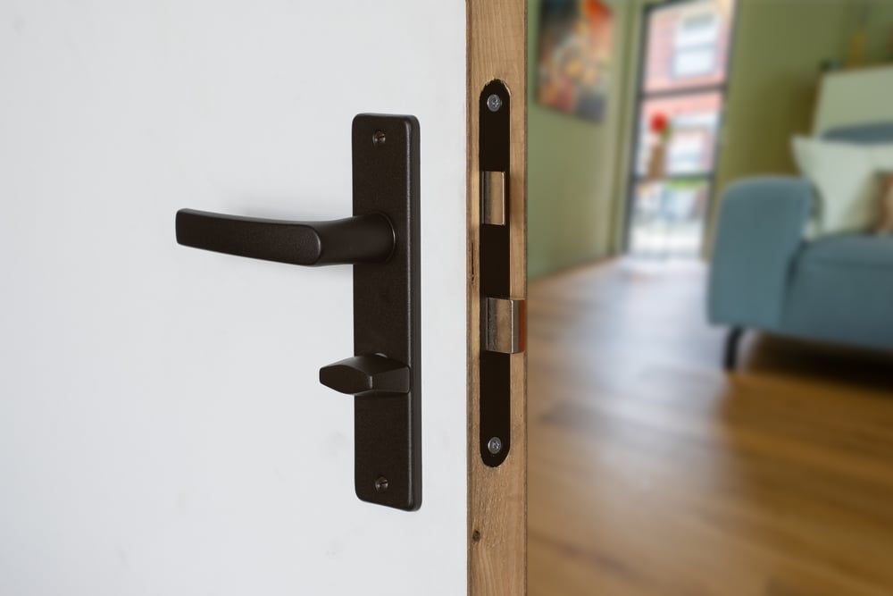 zwarte_deurklink_met_slot_wc_slot_compleet_sfeer_binnen