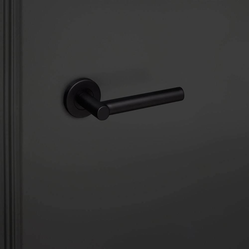 Grosetto_zwart_rond_rozet_zwarte_deur