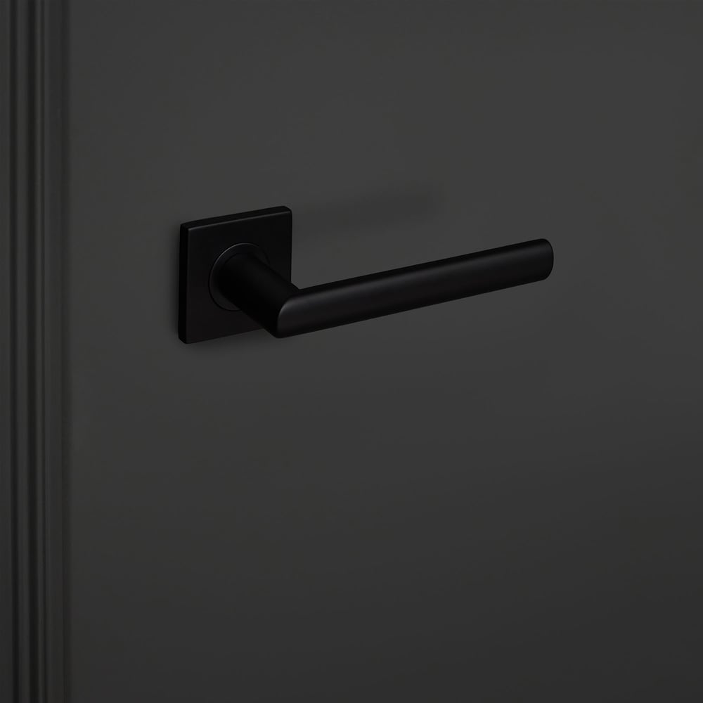 Ragusa_zwart_vierkant_rozet_zwarte_deur