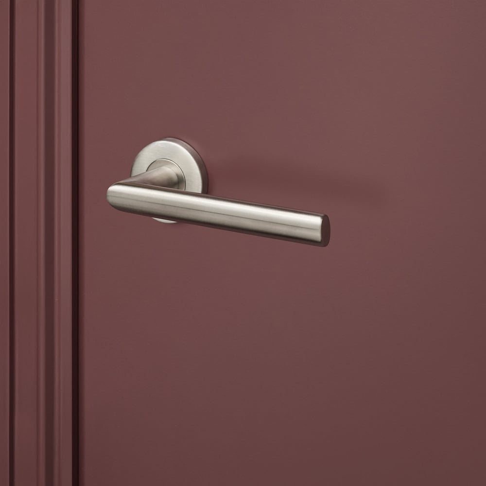 Ragusa_rvs_rond_rozet_bordeaux_deur