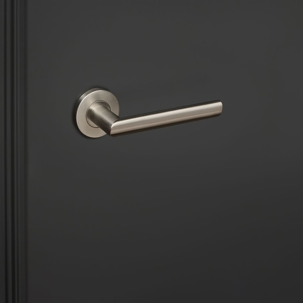 Ragusa_rvs_rond_rozet_zwarte_deur