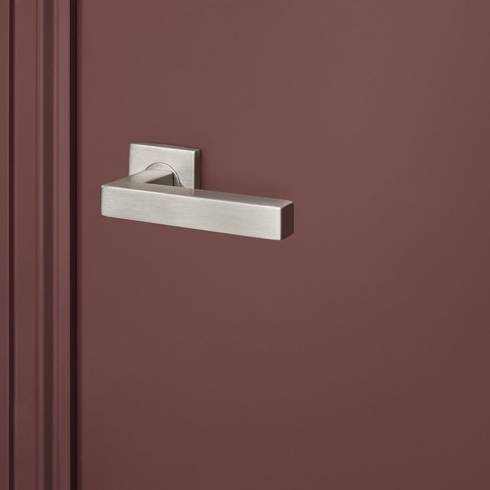 Viterbo_rvs_vierkant_rozet_bordeaux_deur