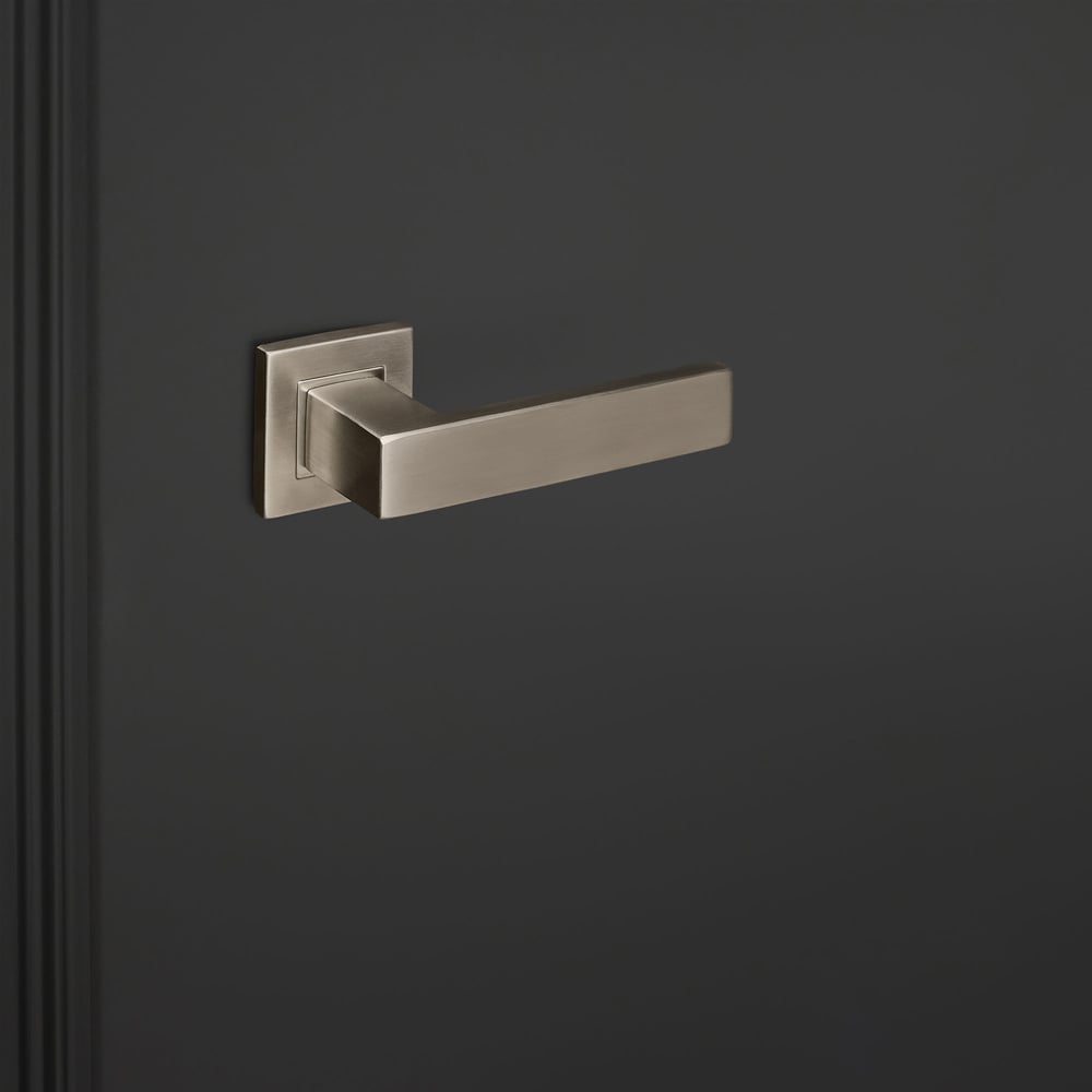 Imperio_rvs_vierkant_rozet_zwarte_deur