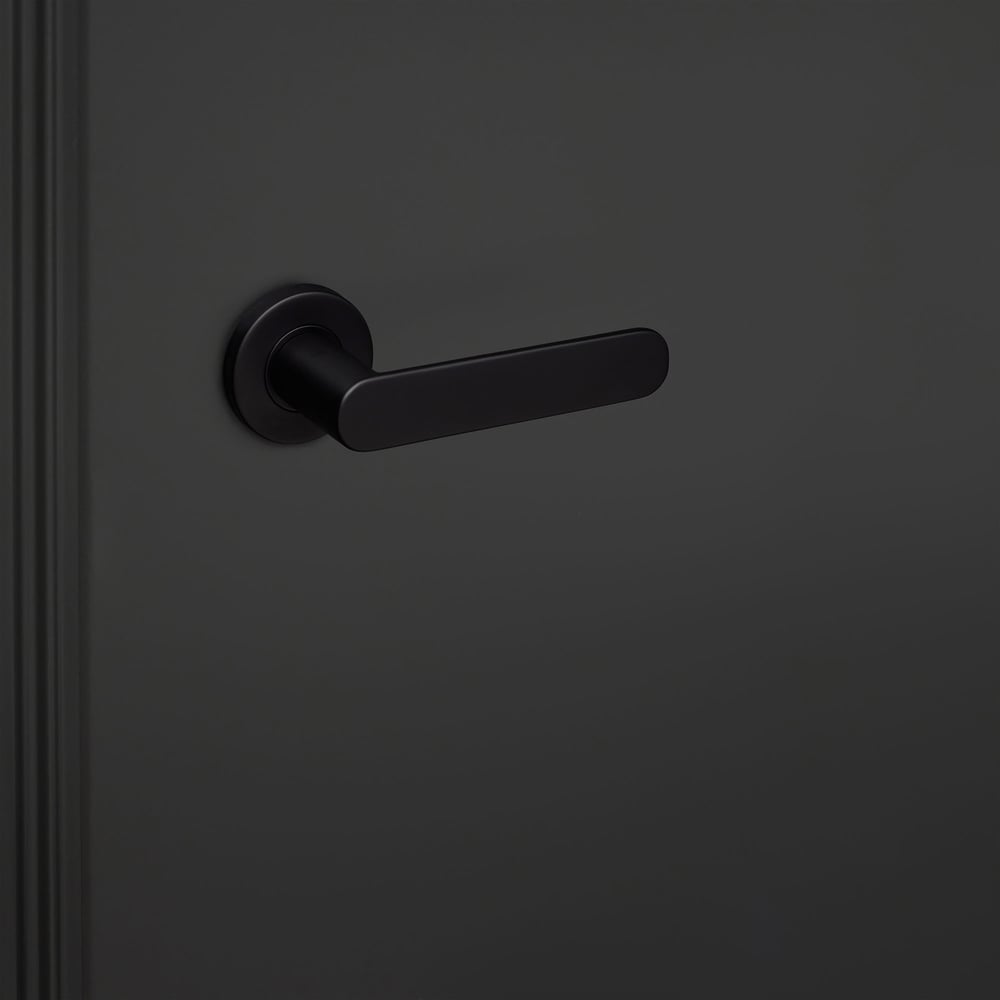 Novara_zwart_rond_rozet_zwarte_deur