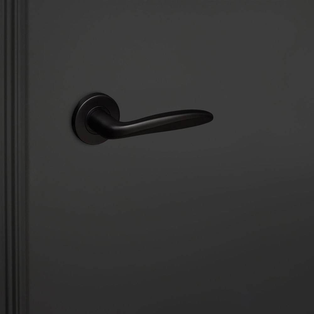 Benevento_zwart_rond_rozet_zwarte_deur