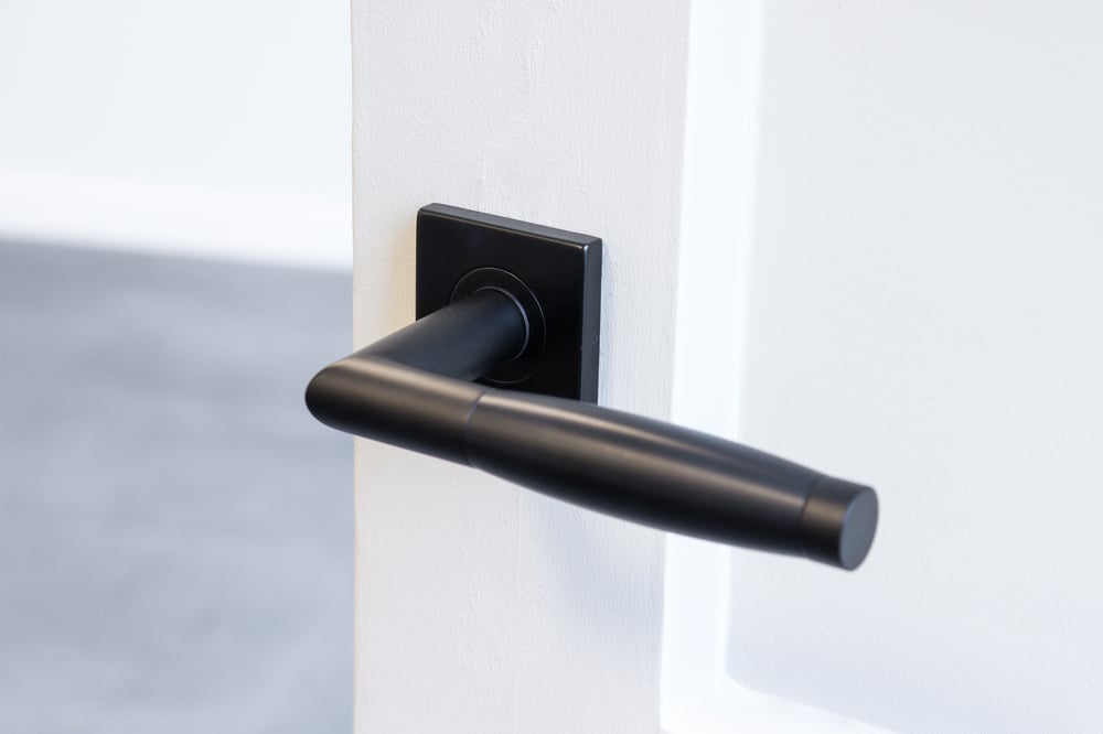 LavuzoAscoliZwartopVierkantRozet_2