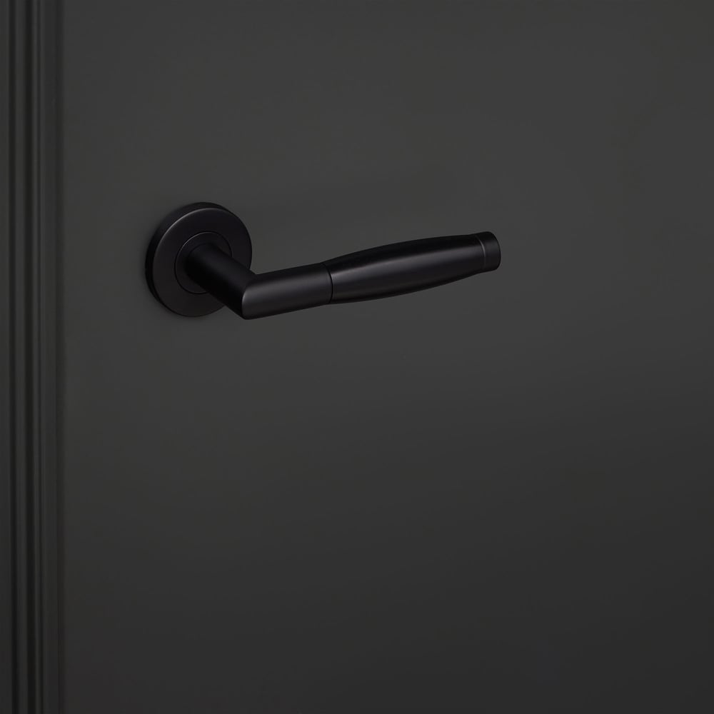 Ascoli_zwart_rond_rozet_zwarte_deur