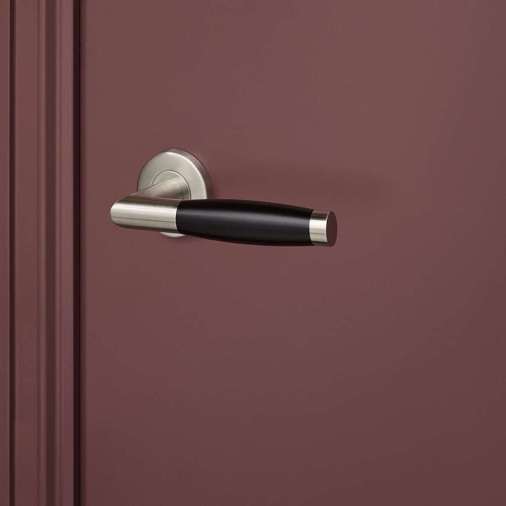 Ascoli_rvs_rond_rozet_bordeaux_deur