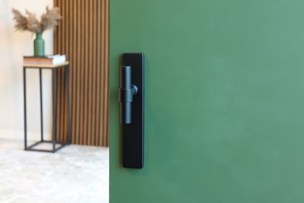 Groenedeur_24Pesarozwartrechthoekigschild