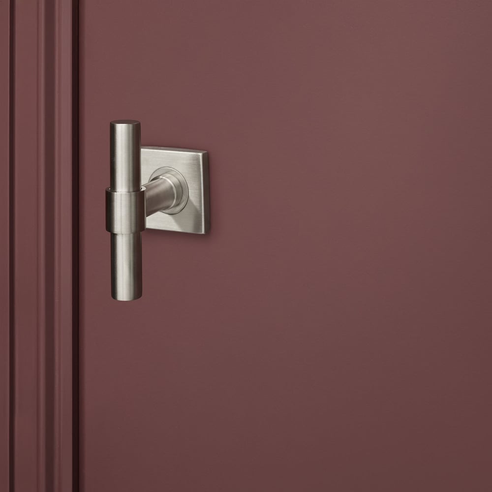 Pesaro_rvs_vierkant_rozet_bordeaux_deur