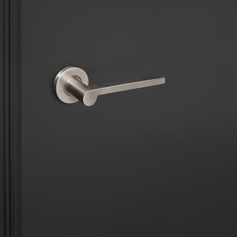 Caserta_rvs_rond_rozet_zwarte_deur