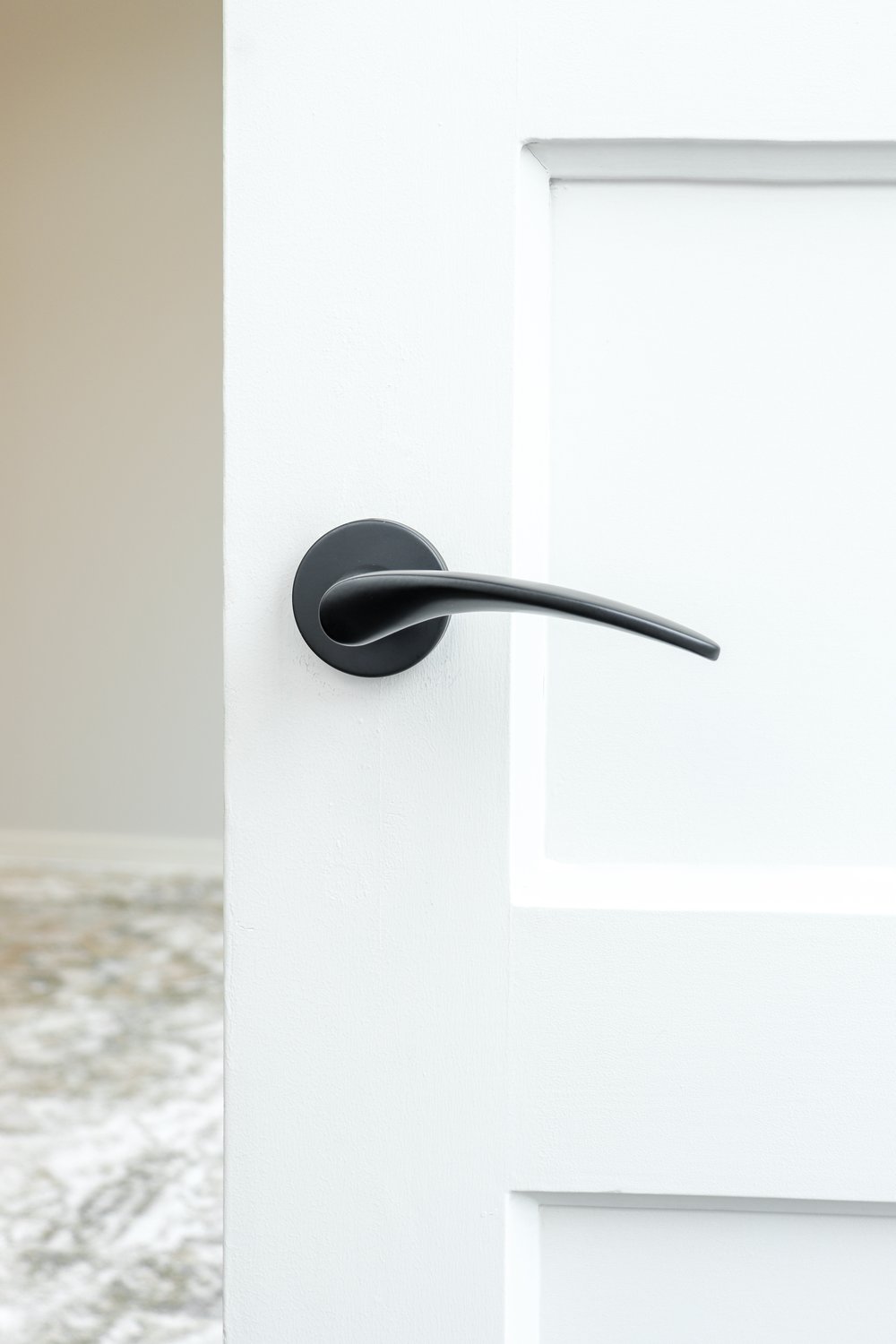 LavuzoLodiniZwart_rondrozet_1