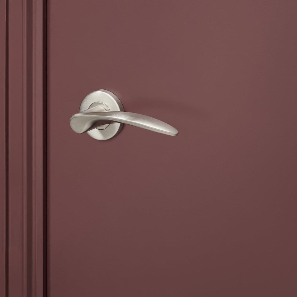 Lodini_rvs_rond_rozet_bordeaux_deur