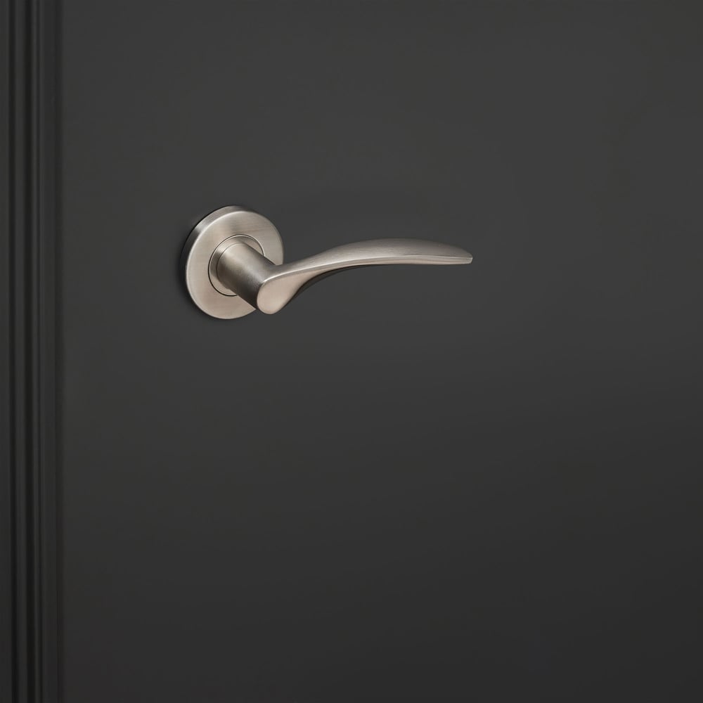 Lodini_rvs_rond_rozet_zwarte_deur