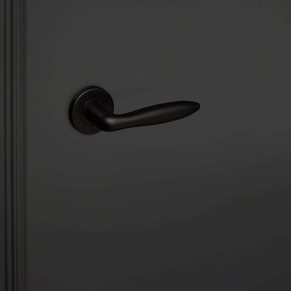 Pratona_zwart_rond_rozet_zwarte_deur