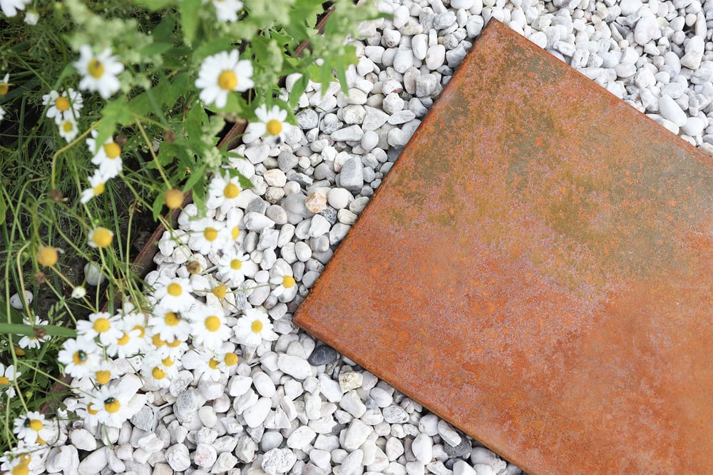 Cortenstaal_Staptegel_30_x_60_cm_Per_Stuk_sfeer_3