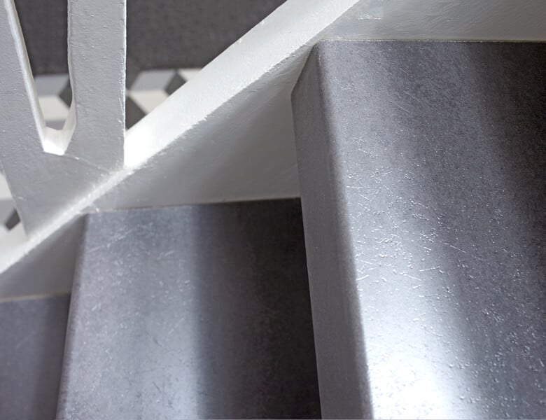 Traprenovatie_detailtrapbetonlookantraciet