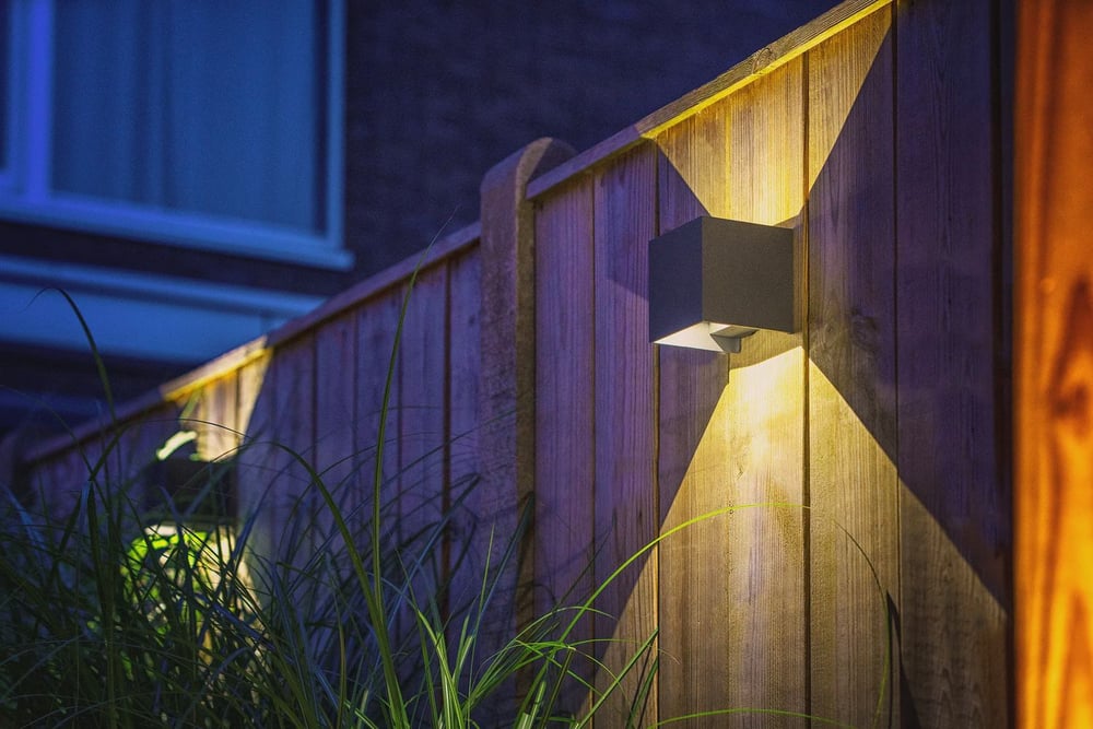 Wandlamp_buiten_12V_LED_Warm_wit_3_watt_Top_Down_antraciet_Sfeer