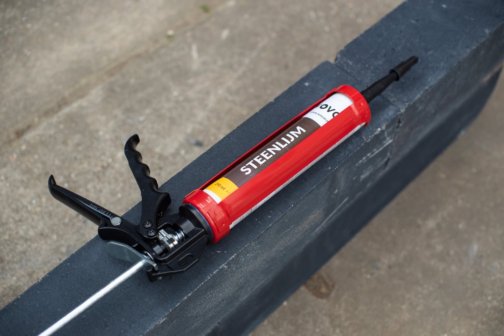 steenlijm_kit_zwartjpg